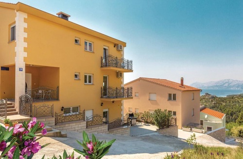 Bratus Apartment | Beach front apartment in Krvavica with WiFi