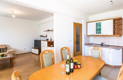 Zelenka Apartment | Beach front apartment in Makarska with WiFi