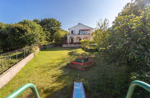 Tribulje Apartment | Beach front apartment in Malinska with WiFi