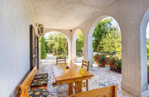 Tribulje Apartment | Beach front apartment in Malinska with WiFi