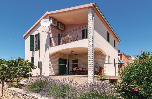 Maslenica Apartment | Beach front apartment in Maslenica