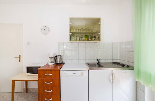 Posedarje Apartment | Beach front apartment in Posedarje with WiFi