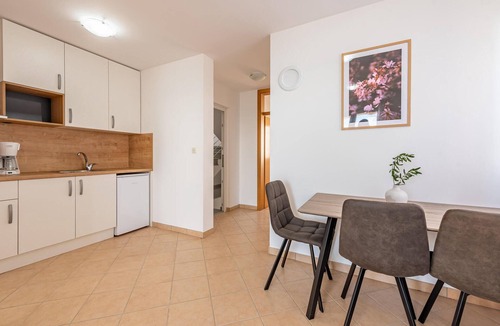 Kosljun Apartment | Beach front apartment in Kosljun with WiFi