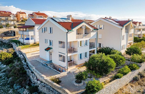 Kosljun Apartment | Beach front apartment in Kosljun with WiFi