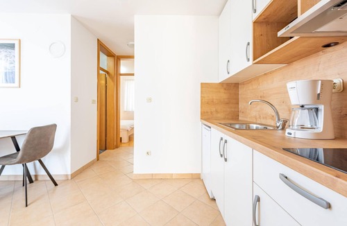 Kosljun Apartment | Beach front apartment in Kosljun with WiFi