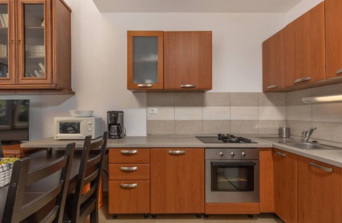 Njivice Apartment | Beach front apartment in Njivice with WiFi