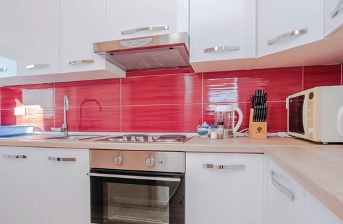 Sibenik Apartment | Beach front apartment in Sibenik with WiFi