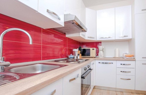 Sibenik Apartment | Beach front apartment in Sibenik with WiFi