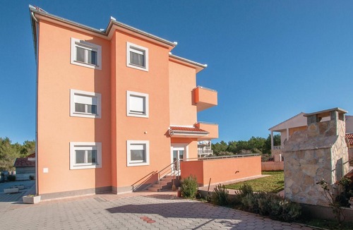 Sibenik Apartment | Beach front apartment in Sibenik with WiFi