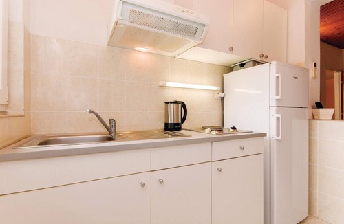 Vlasici Apartment | Beach front apartment in Vlasici with WiFi