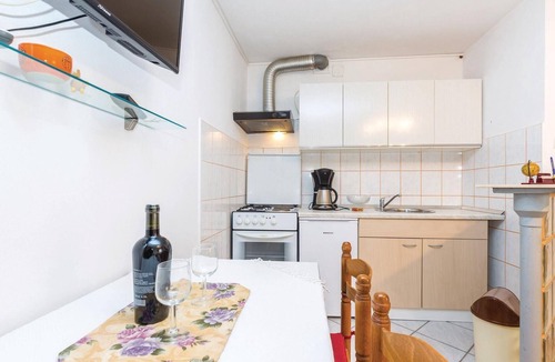 Bakar Apartment | Beach front apartment in Bakar with WiFi