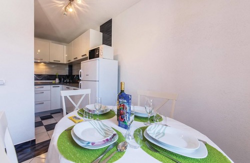 Valbandon Apartment | Beach front apartment in Fazana with WiFi