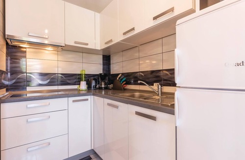 Valbandon Apartment | Beach front apartment in Fazana with WiFi