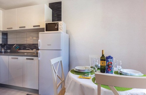 Valbandon Apartment | Beach front apartment in Fazana with WiFi