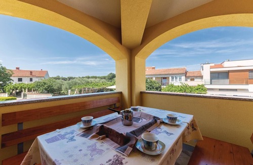 Valbandon Apartment | Beach front apartment in Fazana with WiFi