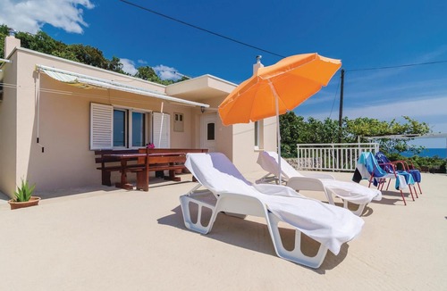 Molunat Apartment | Beach front apartment in Gruda with WiFi