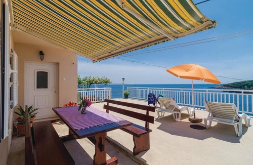 Molunat Apartment | Beach front apartment in Gruda with WiFi