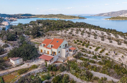 Kneza Apartment | Beach front apartment in Kneze with WiFi