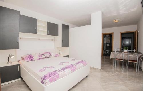 Bratus Apartment | Beach Front Apartment In Krvavica With Wifi