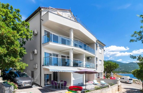 Povile Apartment | Beach front apartment in Povile with WiFi