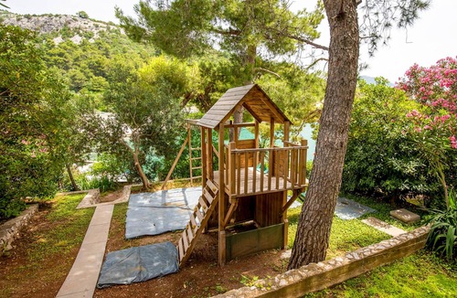 Slivno Apartment | Beach front apartment in Klek with house sea view