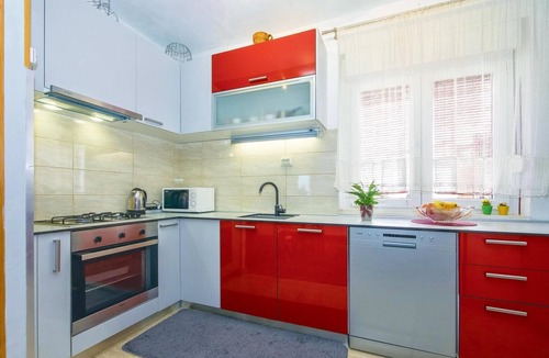 Borak Apartment | Beach front apartment in Omis with WiFi