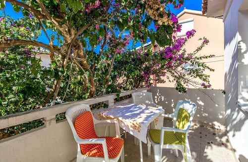 Palit Apartment | Beach front apartment in Rab with WiFi
