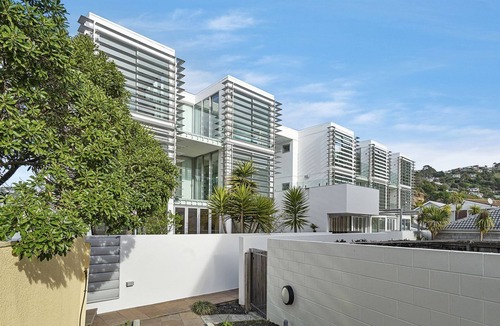 Sumner Apartment | Beach Front Apartment with pool