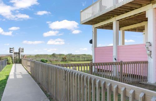 Crystal Beach House | Beach Front Cottage with Beautiful Ocean Views!