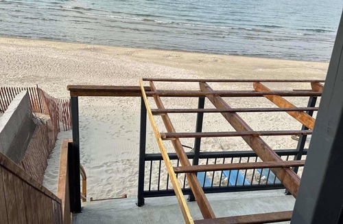 Crystal Beach House | Beach Front Family Cottage | Ping Pong & Karaoke!