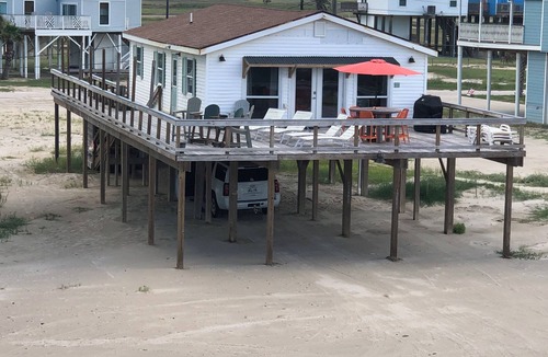 San Luis House | Beach-front! Featured on HGTV's Beachfront Bargain Hunt "Fleeing to Freeport".