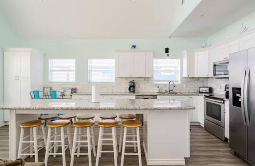 Gilchrist House | BEACH FRONT-House with loft