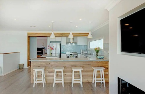 Safety Beach House | Beach Front Haven with 180 Degree Views