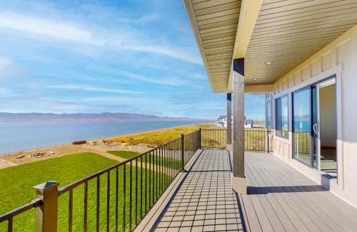 Laketown House | Beach Front Haven