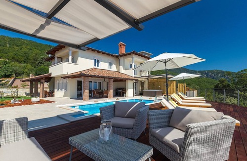 Donji Kraj House | Beach front home in Moscenicka Draga