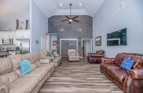 Crystal Beach House | Beach Front Home, Huge Deck, Sleeps 12