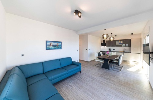 Kastel Luksic House | Beach front home in Kastel Luksic with sauna