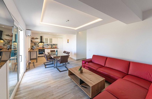 Kastel Luksic House | Beach front home in Kastel Luksic with sauna
