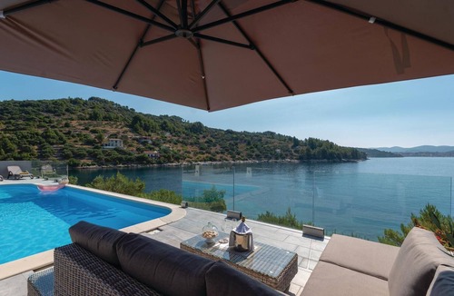 Vela Luka House | Beach front home in Mikulina Luka