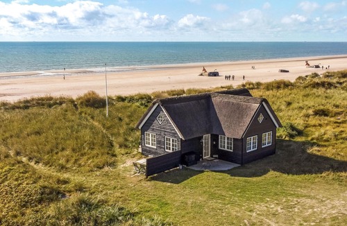 Blavand Strand House | Beach front home in Blåvand with house sea view