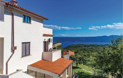 Martina Apartment | Beach Front Home In Brsec