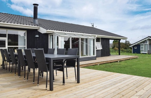 Pøt Strandby House | Beach front home in Juelsminde with sauna
