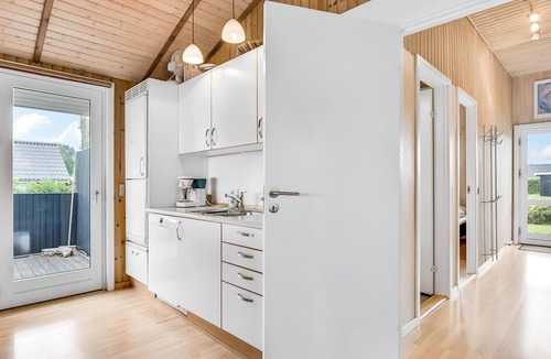 Pøt Strandby House | Beach front home in Juelsminde with sauna