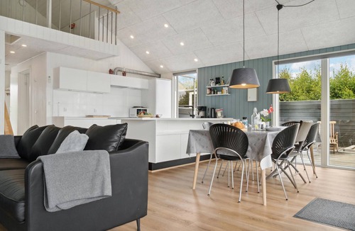 Øer Strand House | Beach front home in Ebeltoft with sauna