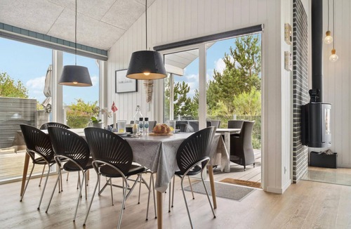 Øer Strand House | Beach front home in Ebeltoft with sauna