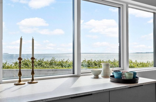 Egsmark Strand House | Beach front home in Ebeltoft with sauna
