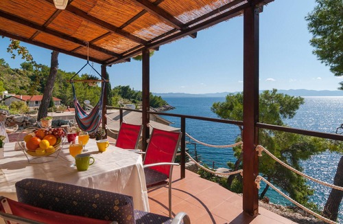 Gdinj House | Beach front home in Gdinj with WiFi