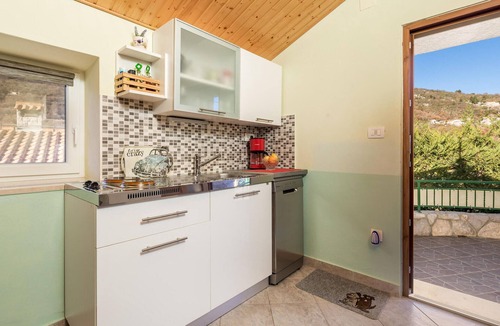 Golovik House | Beach front home in Golovik