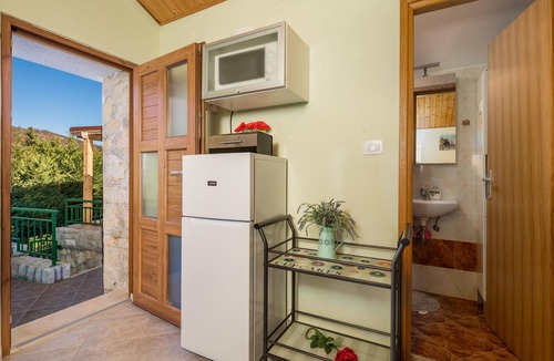Golovik House | Beach front home in Golovik