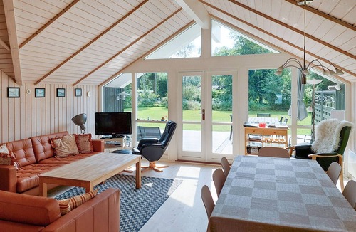 Hou House | Beach front home in Hals with WiFi